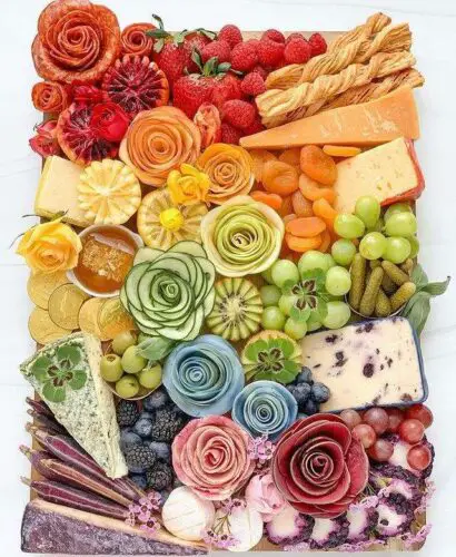 Flower shaped board with loaded nutrition.