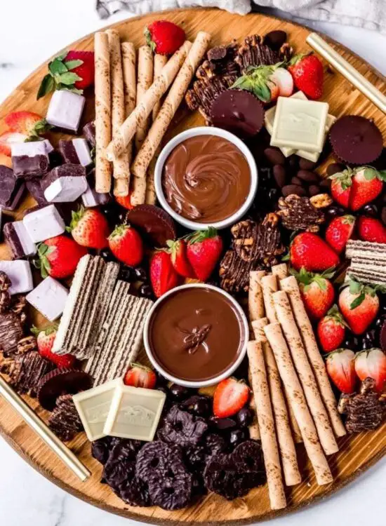 Dessert charcuterie ideas to use on your board.